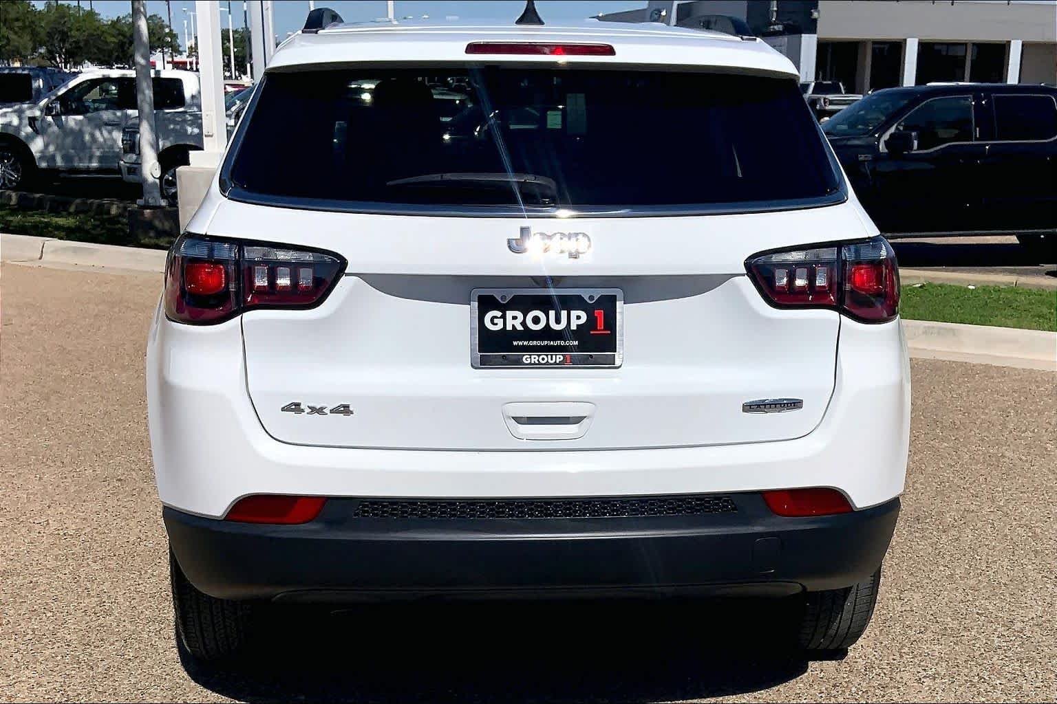 Certified Used 2023 Bright White Clearcoat Jeep Latitude image 31