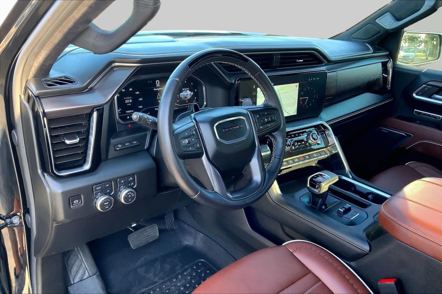 Used 2025 Onyx Black GMC Denali Ultimate image 18