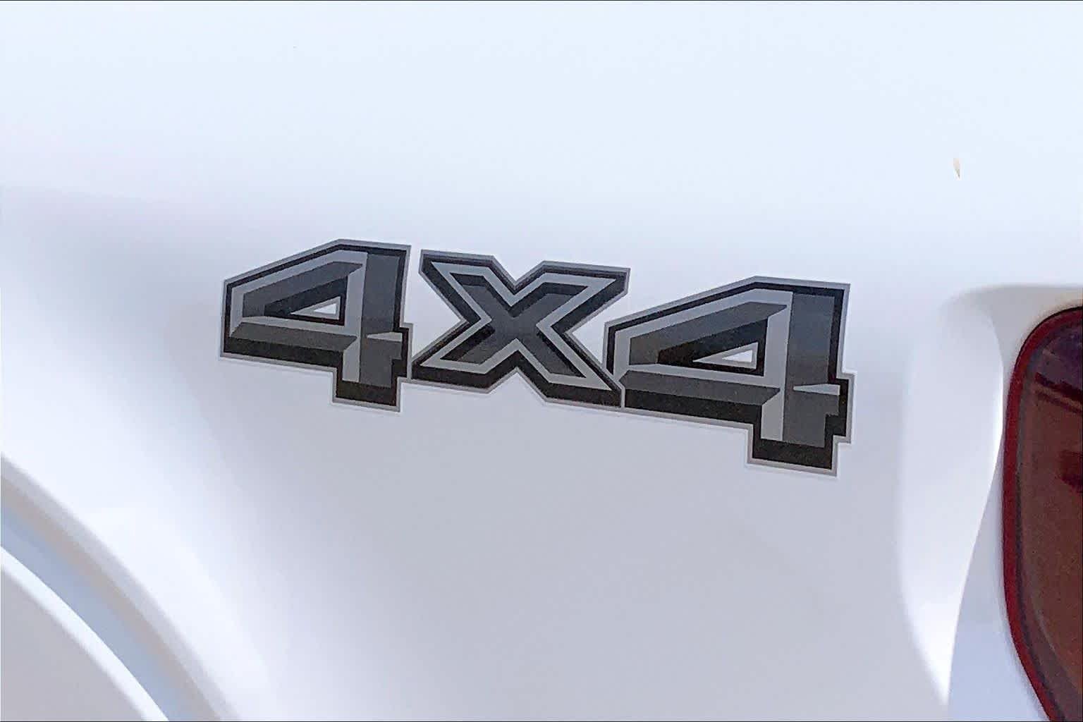 New 2026 Oxford White Ford XLT image 15
