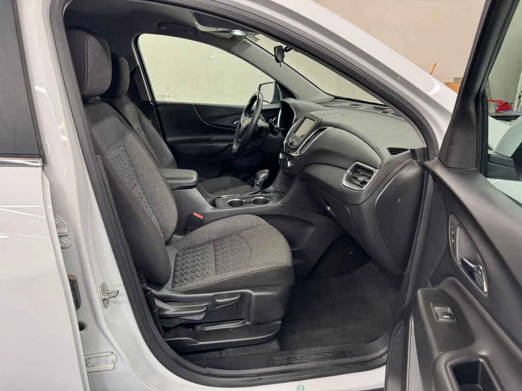 Used 2024 White Chevrolet LT image 28