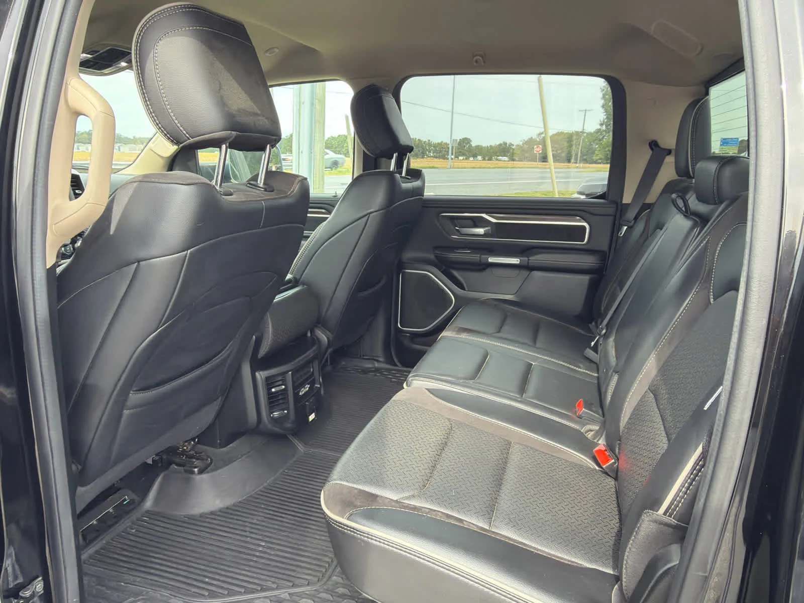 Used 2020 Diamond Black Crystal Pearlcoat Ram Laramie image 20
