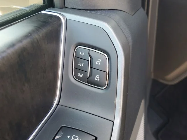 New 2026 Glacier Gray Metallic Tri-Coat Ford F-250® Lariat® image 19