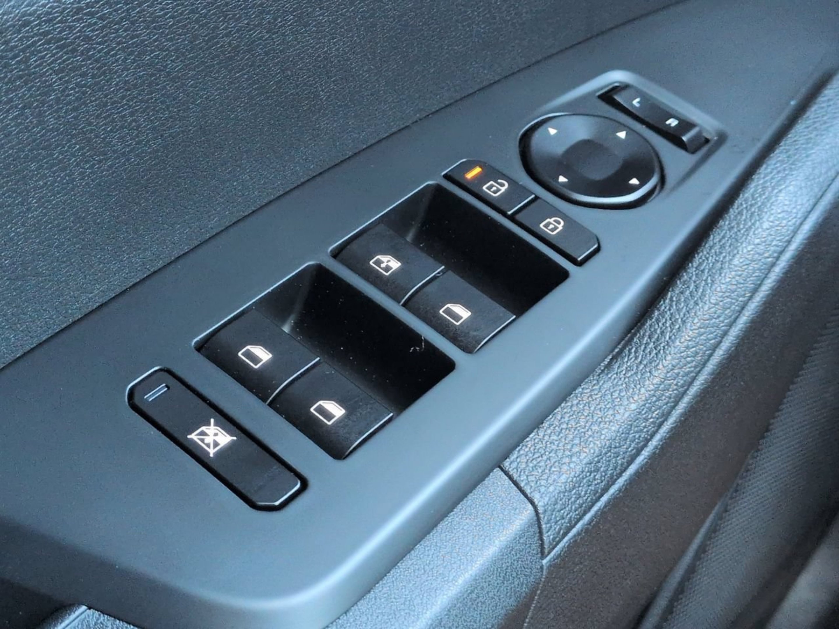 New 2027 Snow White Pearl Kia LX image 20