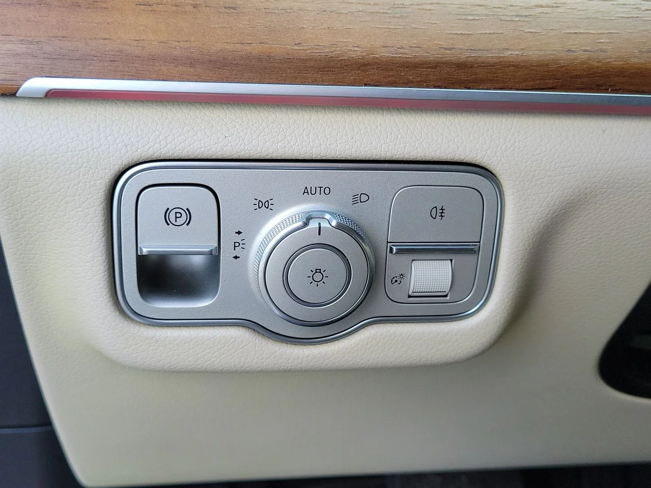 Certified Used 2023 White Mercedes-Benz GLE 350 image 29