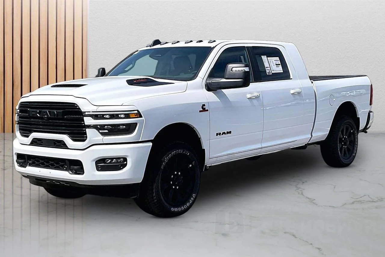 New 2026 Bright White Clear-Coat Exterior Paint RAM Laramie image 4