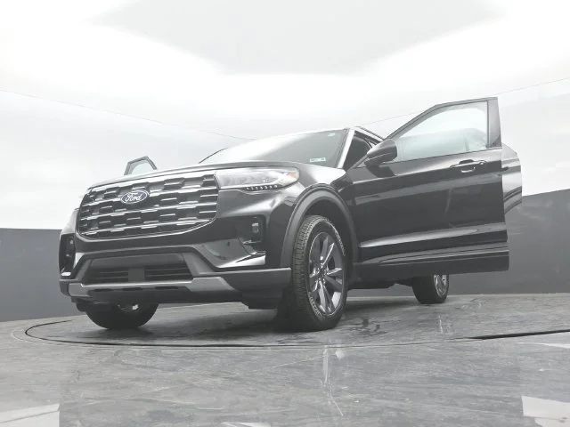 New 2027 Agate Black Metallic Ford Active image 32