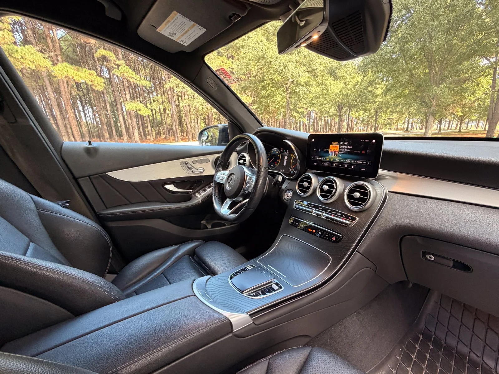 Used 2022 Selenite Gray Metallic Mercedes-Benz GLC 300 image 21