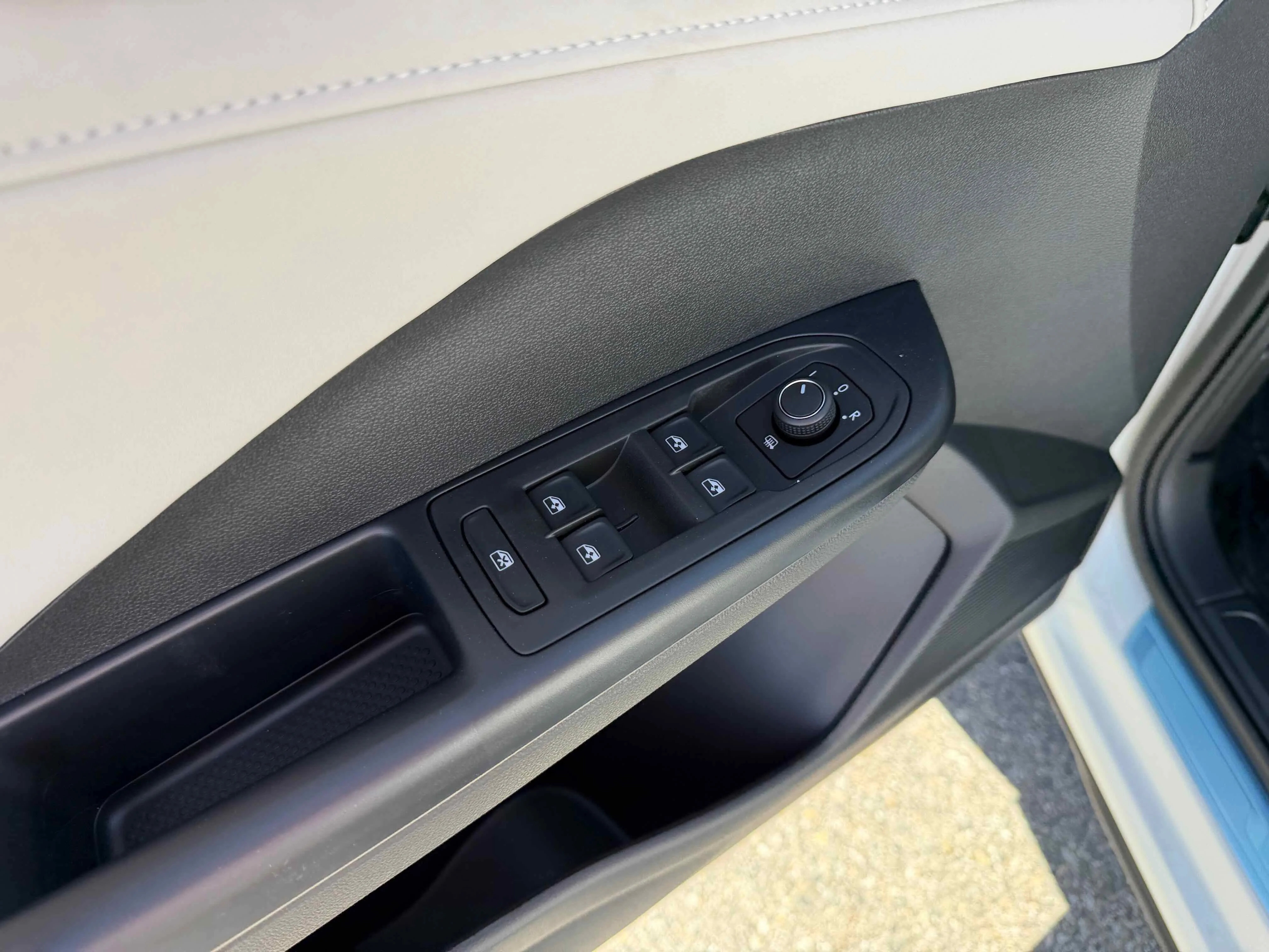 New 2026 Pure White Volkswagen SE image 15