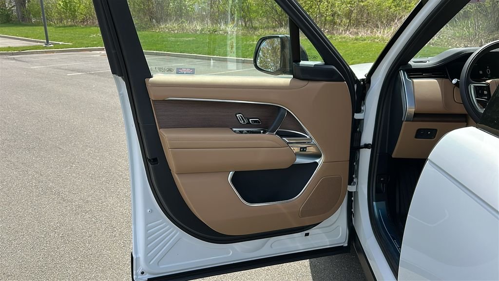 2026 Land Rover Range Rover SE - Photo 8