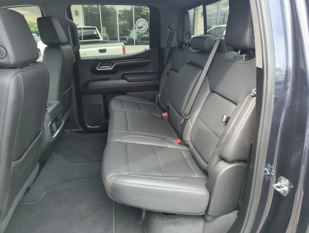 Used 2024 Silver GMC SLT image 27