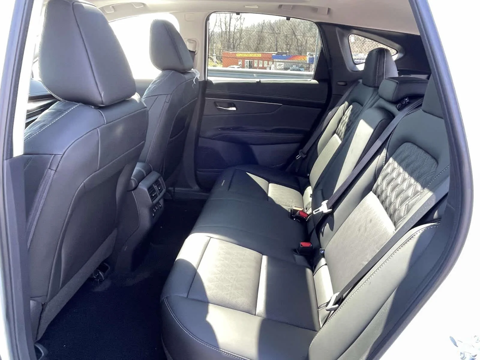 New 2026 Everest White Pearl Tricoat/Super Black Nissan Platinum image 18