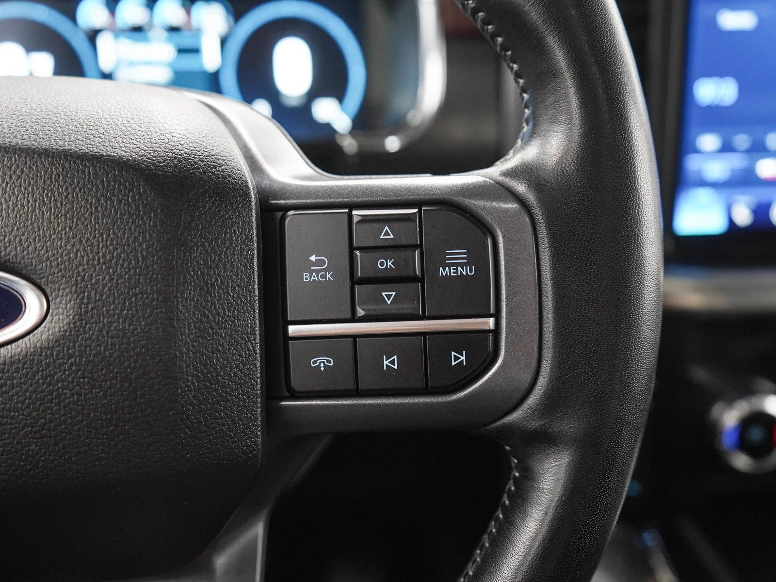 Used 2023  Ford Lariat image 25