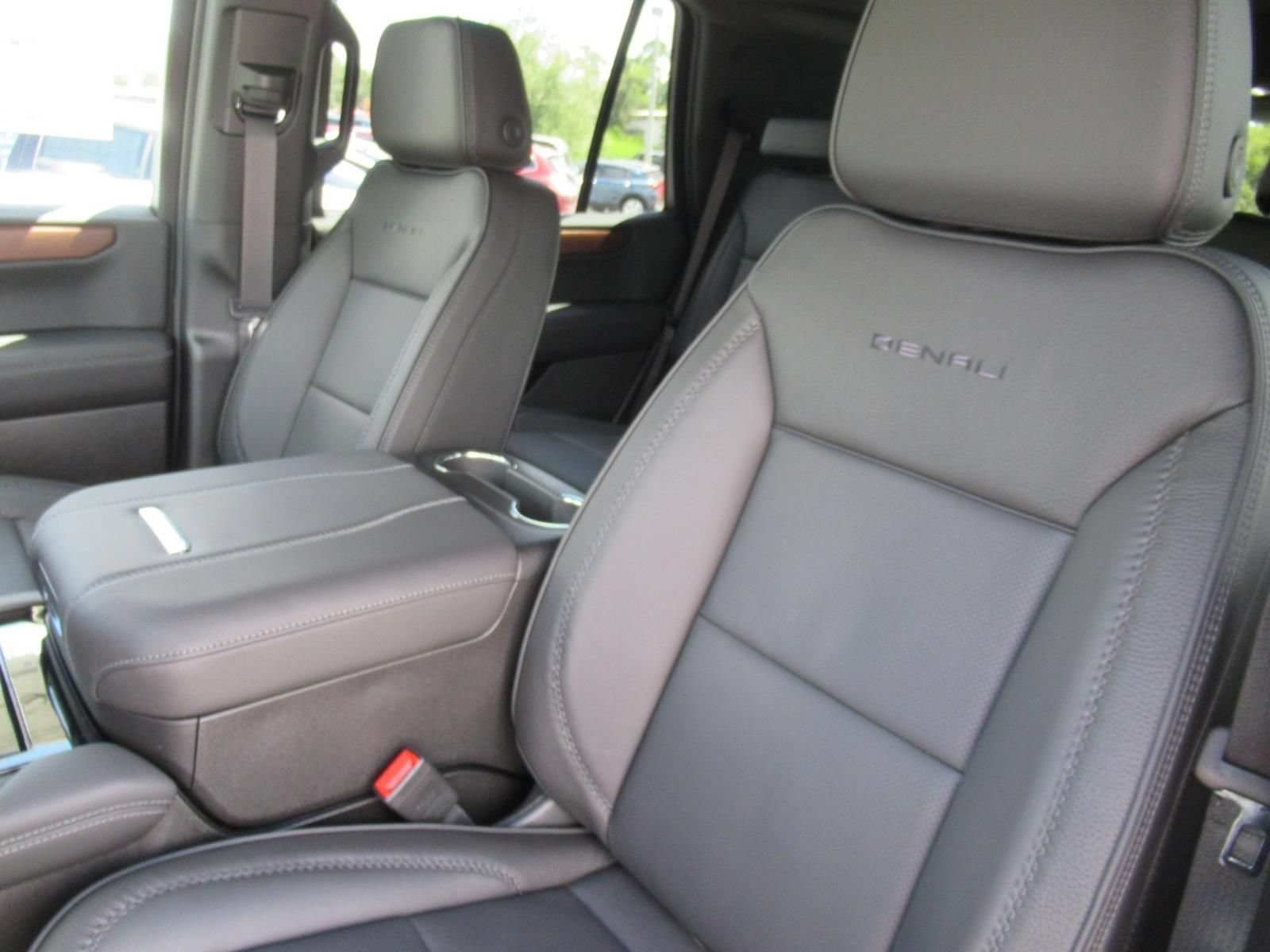 2026 GMC Yukon Denali - Photo 20