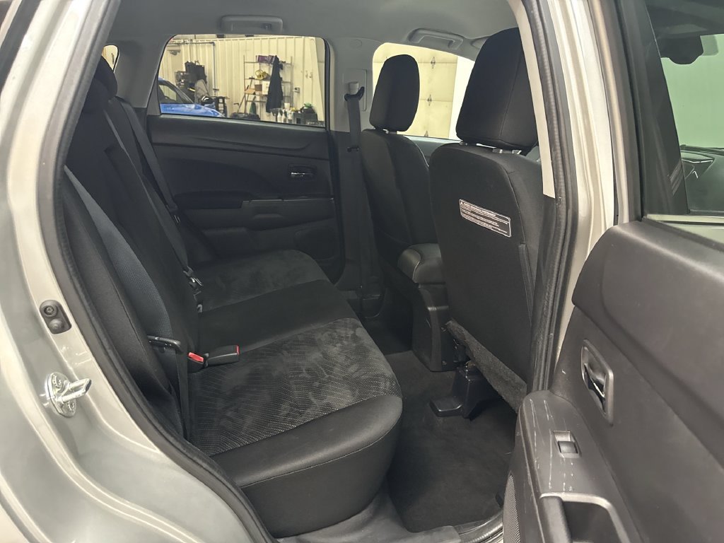 Used 2015 Quick Silver Metallic Mitsubishi SE image 16