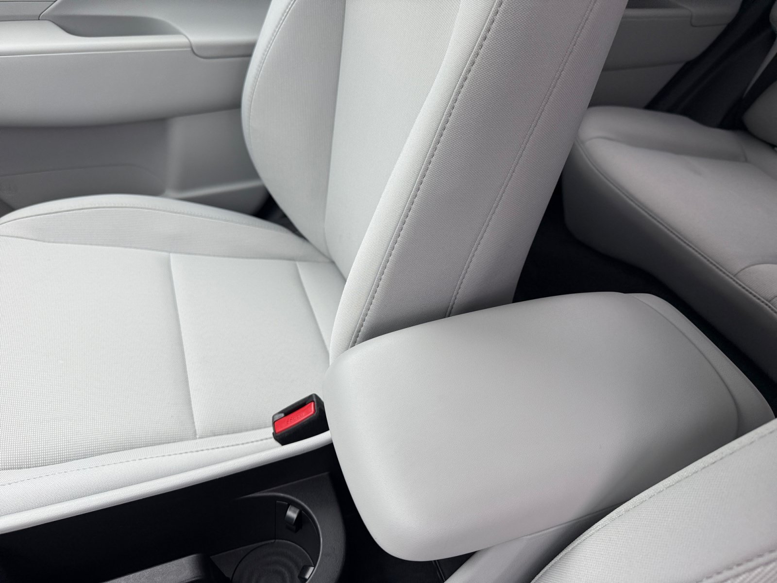 Certified Used 2025 White Hyundai SEL image 14