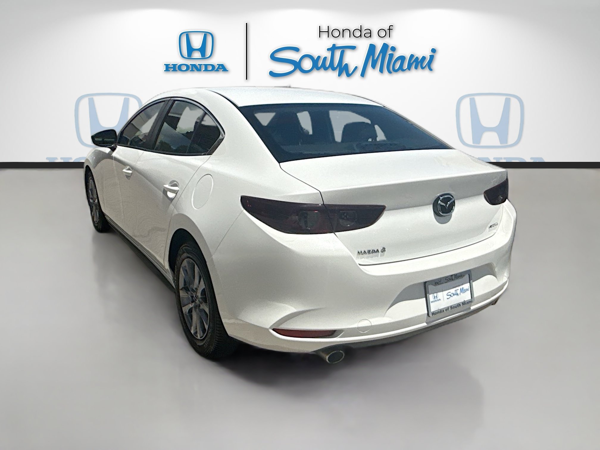 Used 2020 Snowflake White Pearl Mica Mazda  image 5