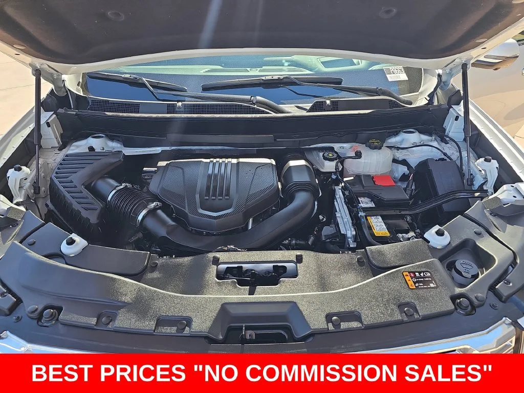 Used 2024 White Frost Tricoat GMC Denali image 34