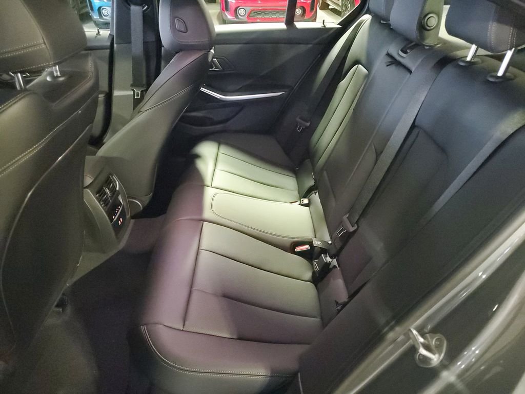 2025 BMW 3 Series 330i - Photo 11
