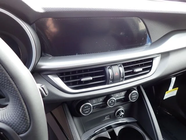 2025 Alfa Romeo Stelvio Base - Photo 18