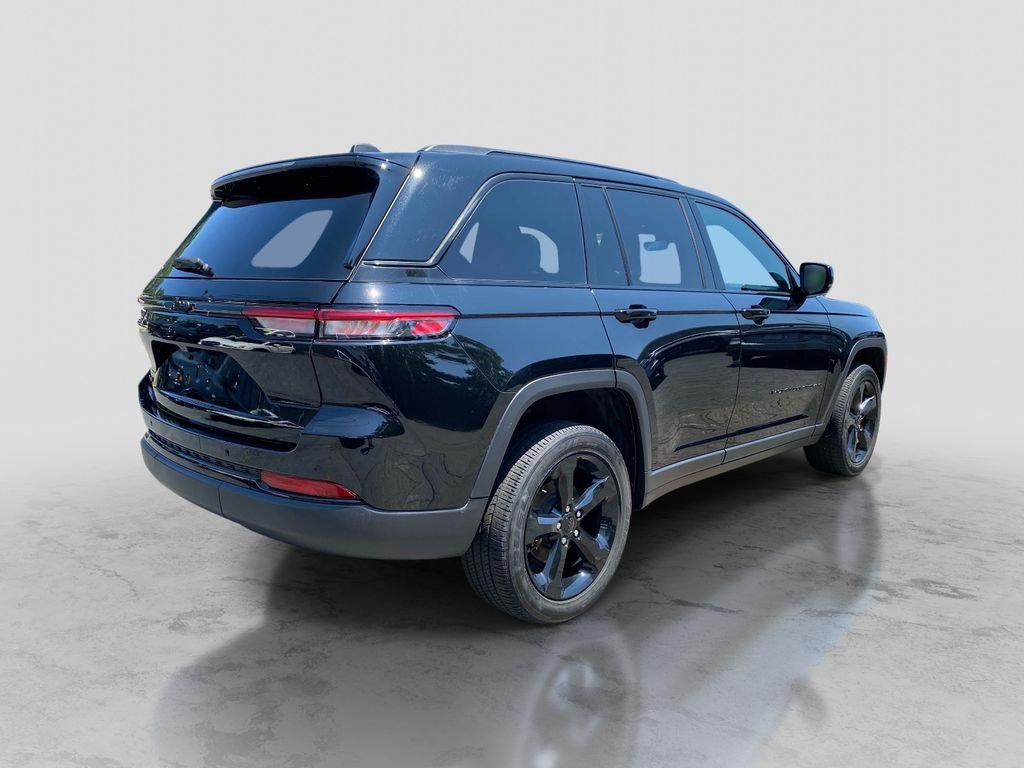 Used 2025 Black Jeep Altitude X image 10