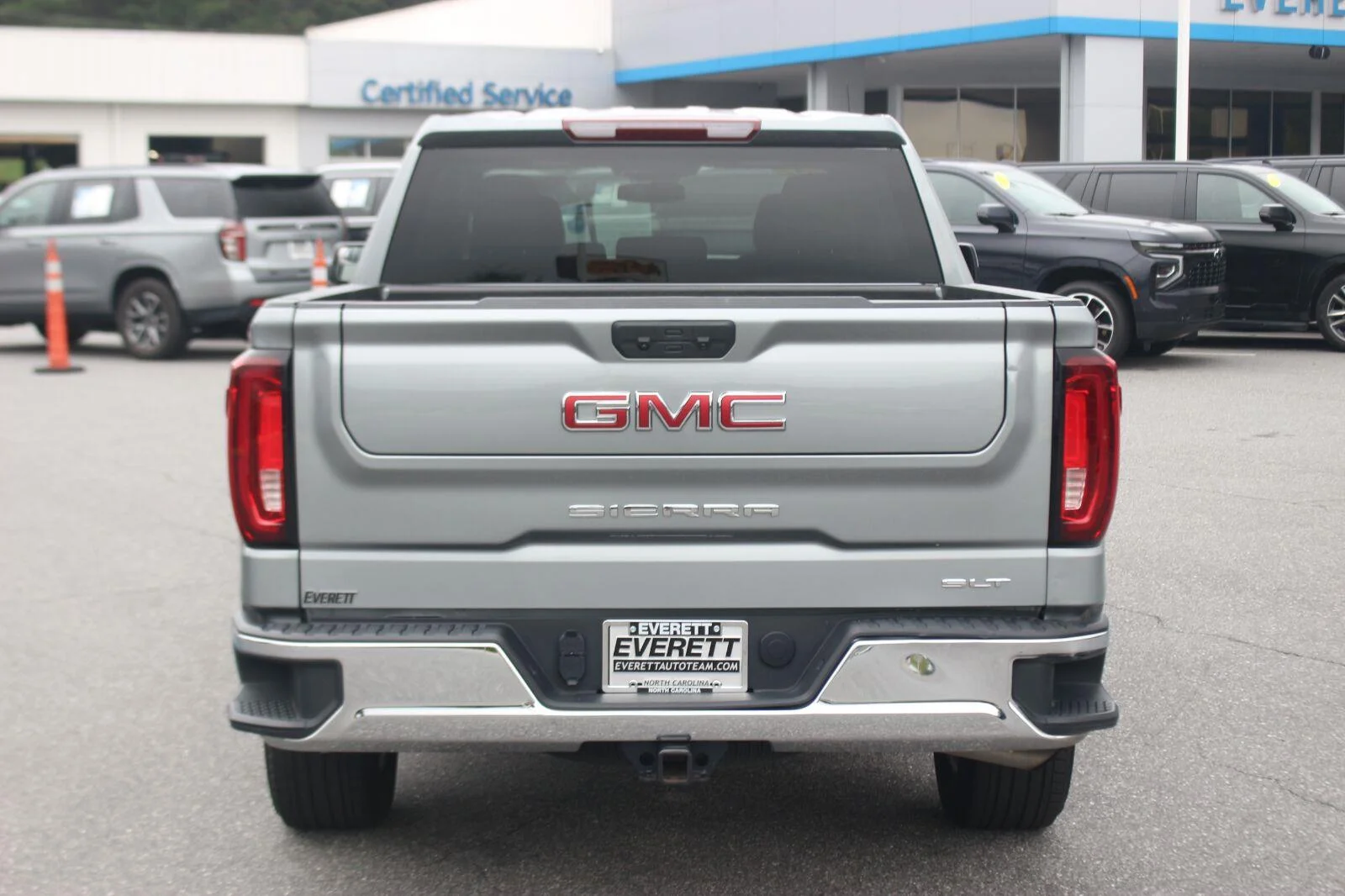 Used 2025 Sterling Metallic GMC SLT image 6