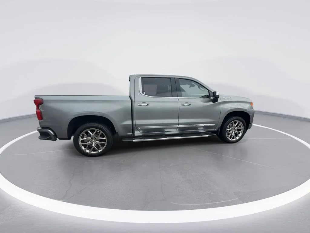Used 2025 Gray Chevrolet High Country image 9