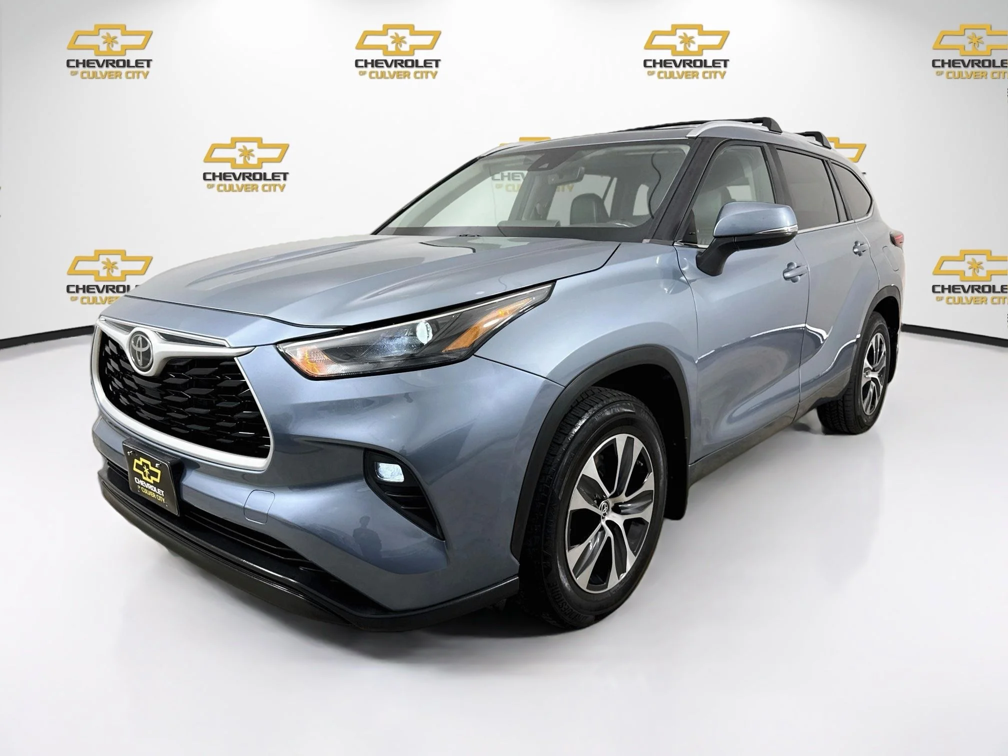 Used 2023 Gray Toyota L image 3