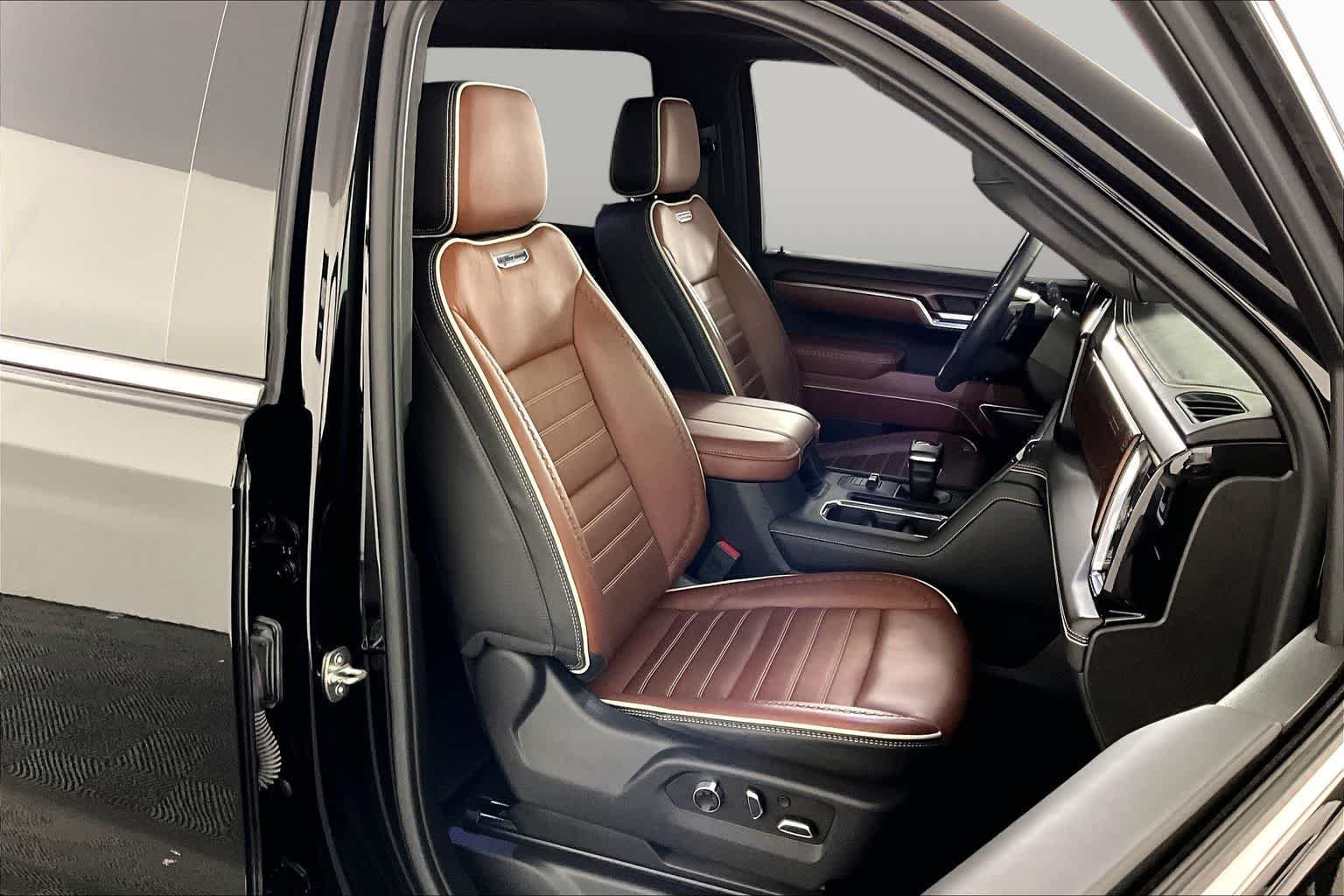Used 2023 Onyx Black GMC Denali Ultimate image 9