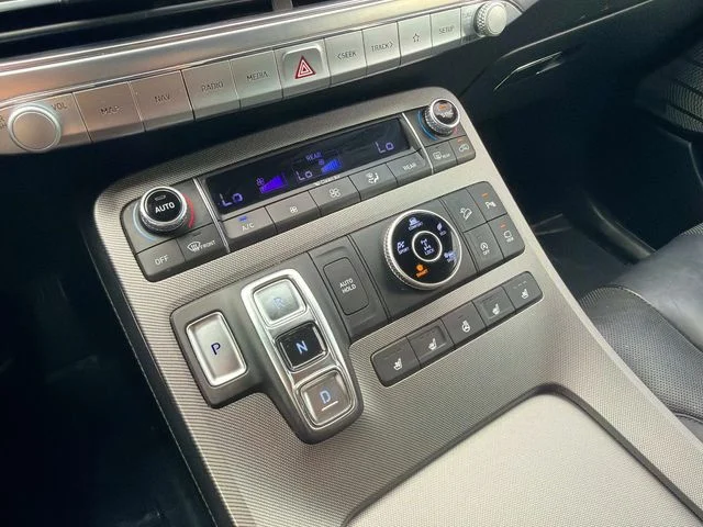 Used 2020 Black Hyundai Limited image 26