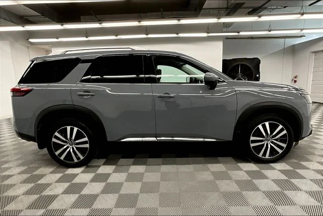 Used 2025 Boulder Gray Pearl Nissan Platinum image 15