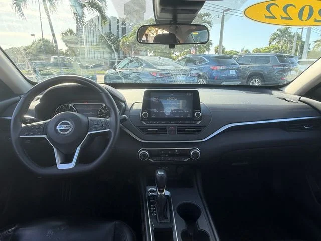 Used 2022 Red Nissan 2.5 SR image 12