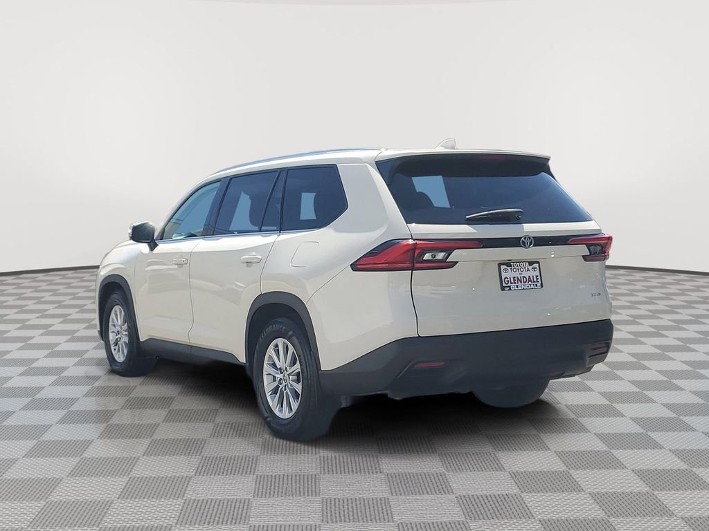 Used 2024 Cream Toyota XLE image 3