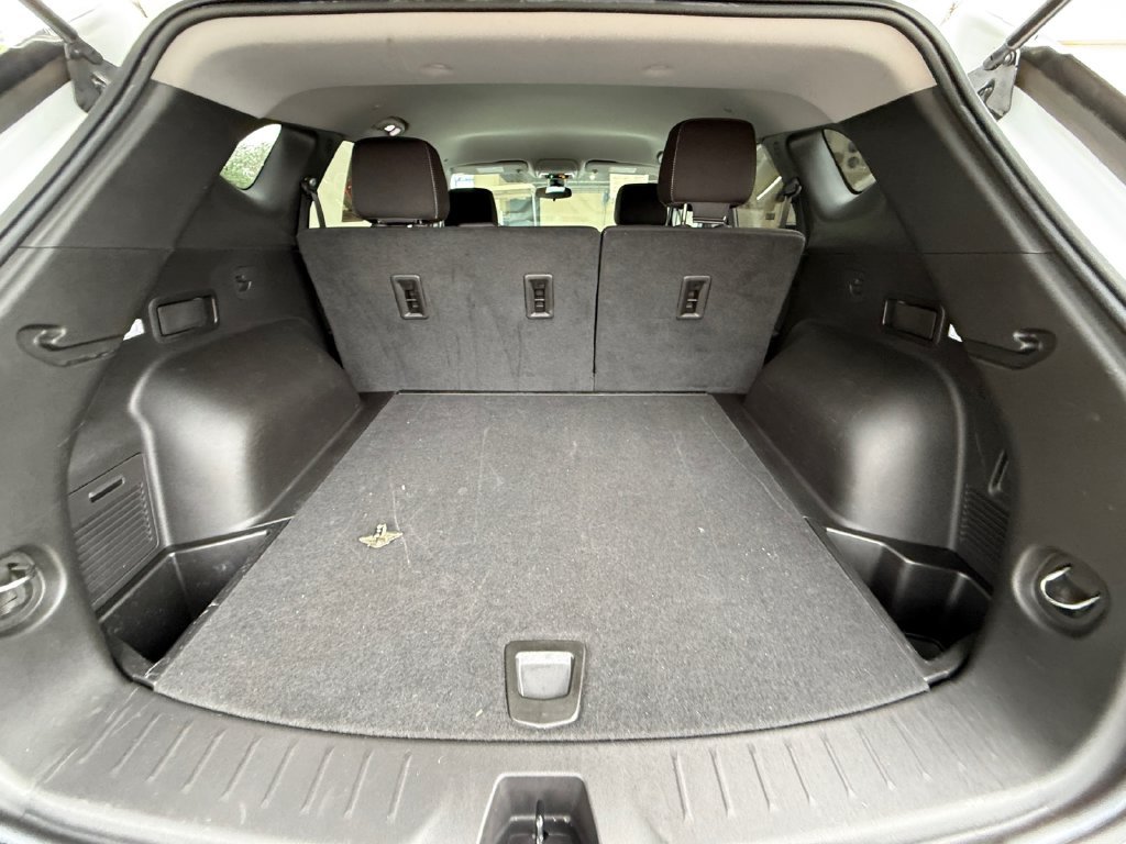 Used 2025 White Chevrolet LT image 19