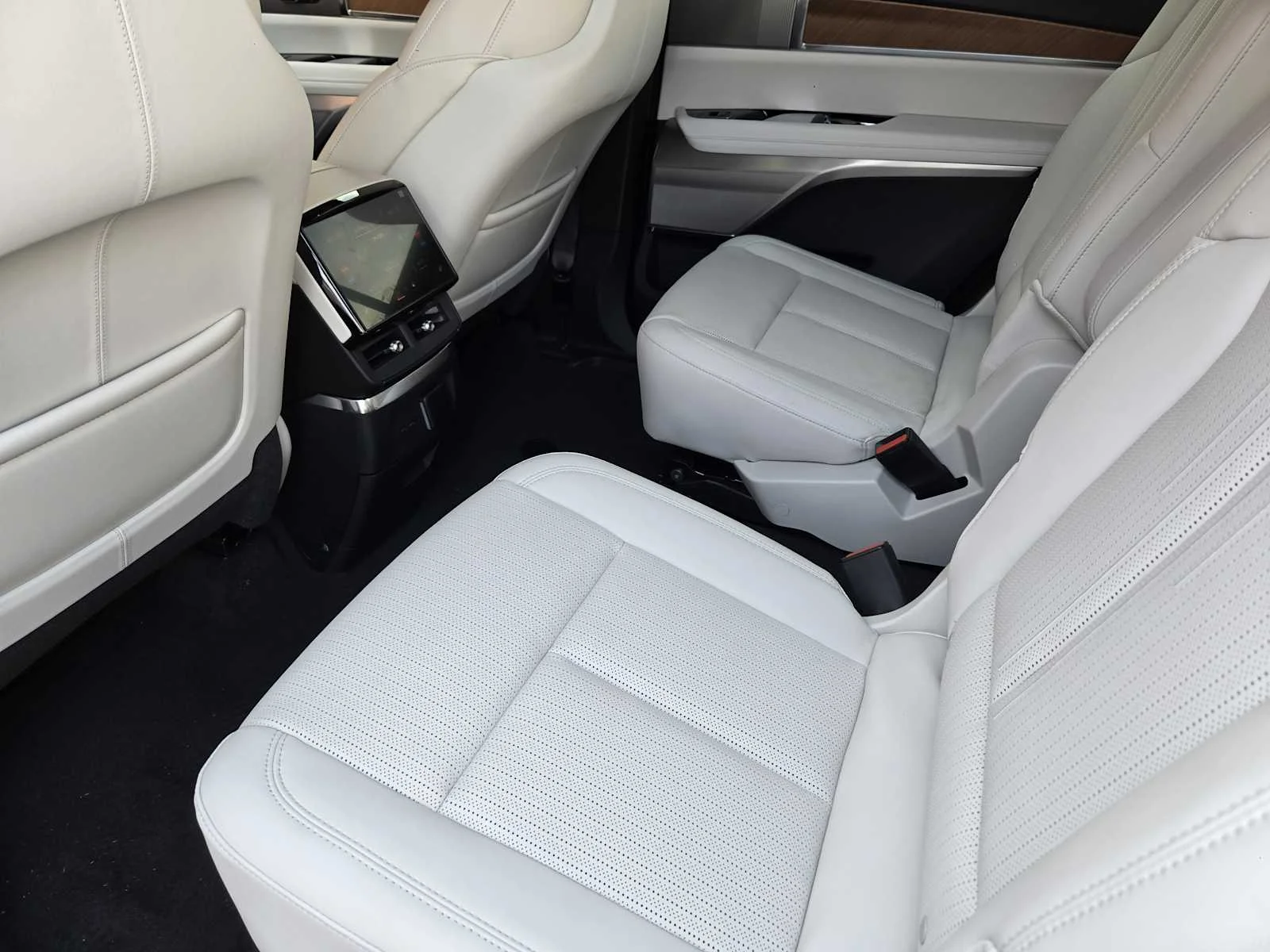 2027 Cadillac VISTIQ Luxury - Photo 19