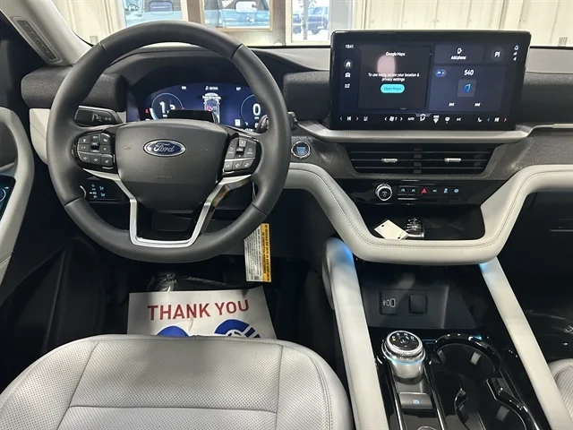 New 2026 Star White Metallic Tri-Coat FORD Platinum™ image 3