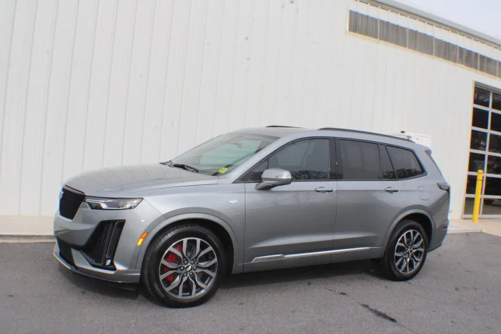 Used 2023 Argent Silver Metallic Cadillac Sport image 4
