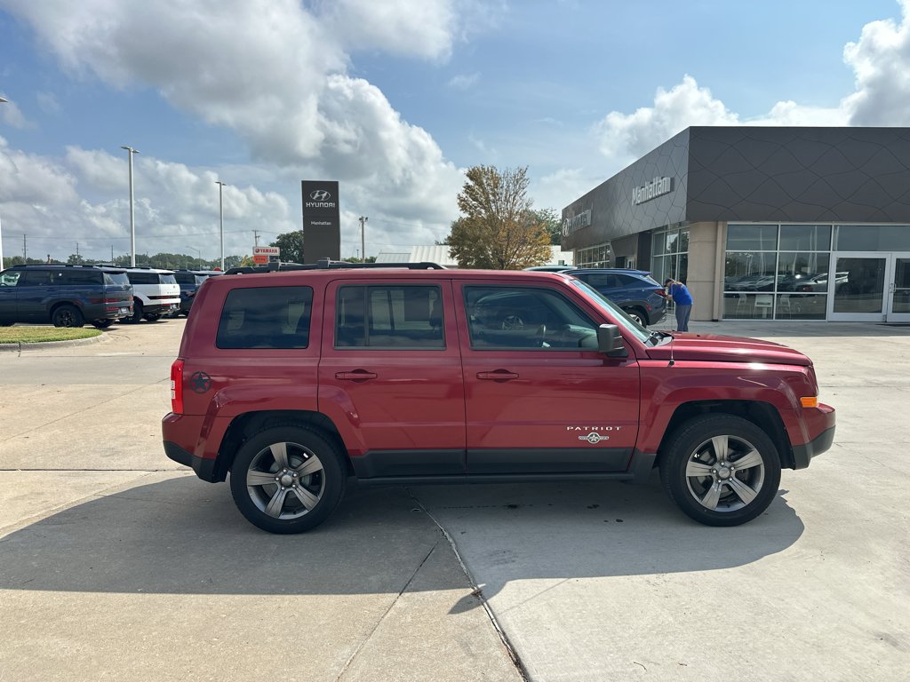 Used 2014 Deep Cherry Red Crystal Pearlcoat Jeep Latitude image 12