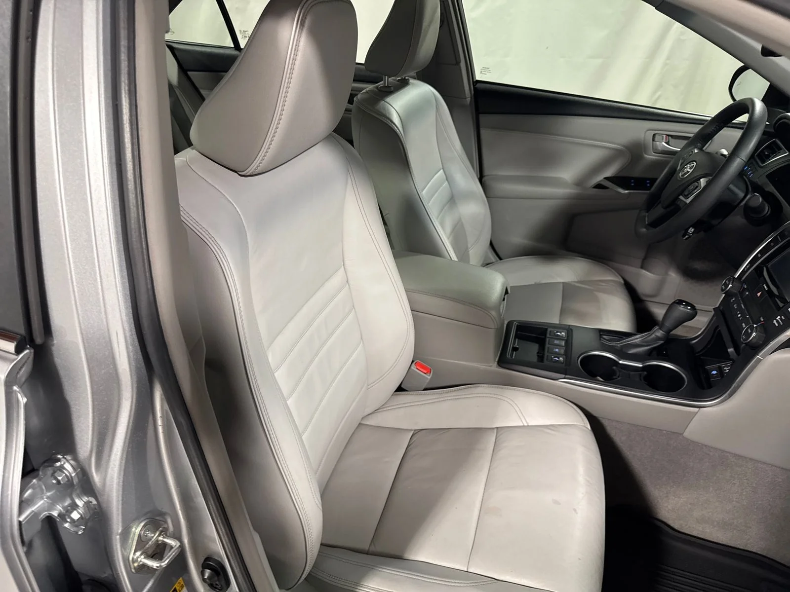 Used 2016 Celestial Silver Metallic Toyota XLE image 30