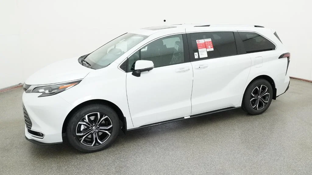 New 2026 Wind Chill Pearl Toyota Platinum image 5