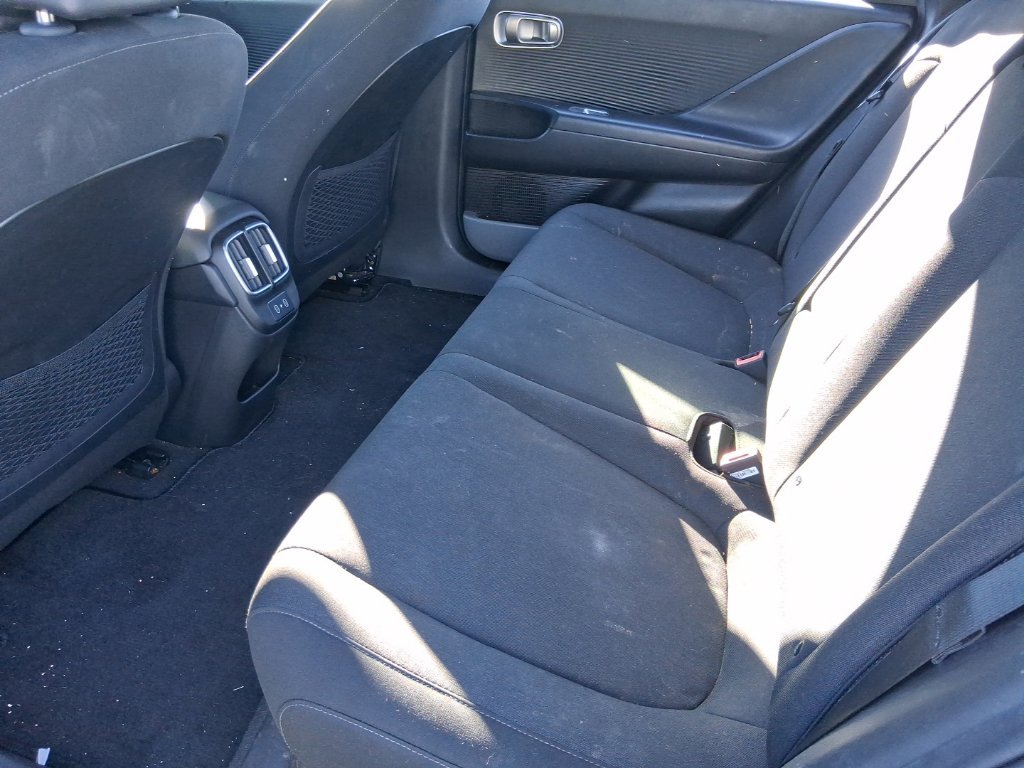 Used 2023 Green Hyundai SE image 13