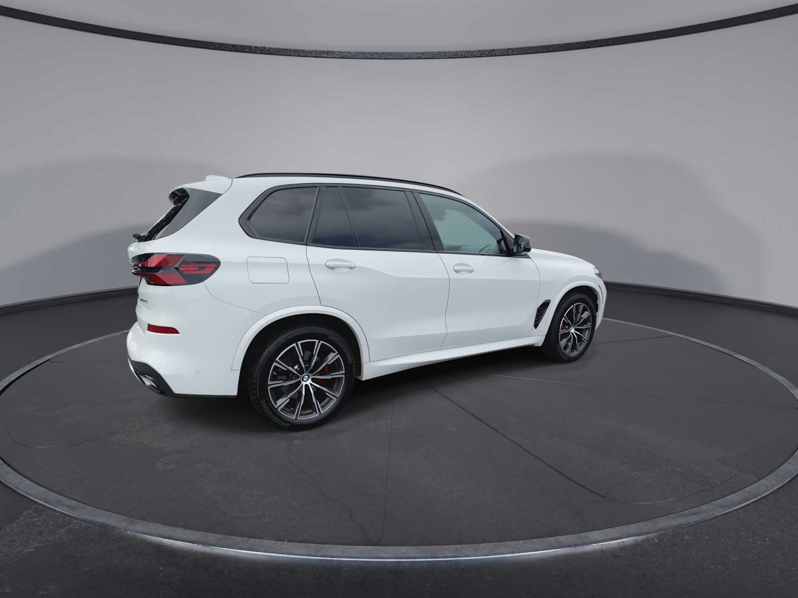 Used 2024 Alpine White BMW xDrive40i image 8