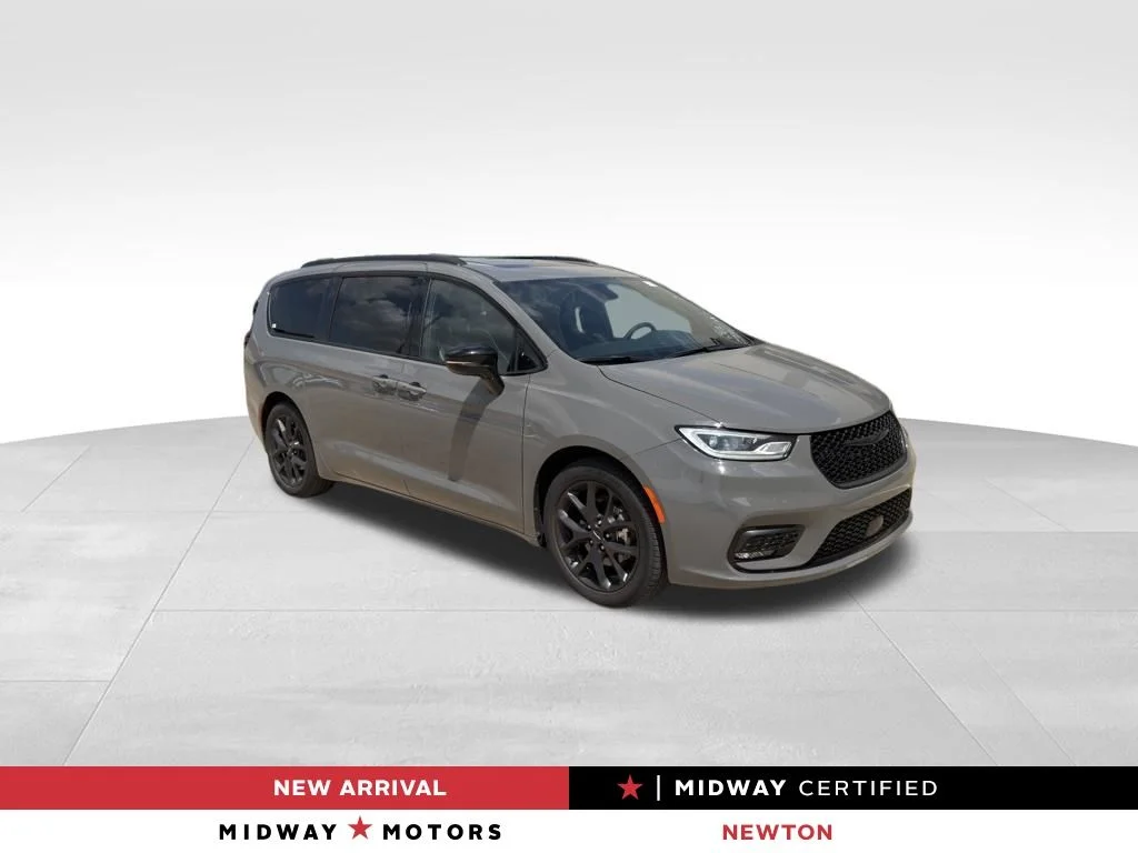 Used 2025 White Chrysler Limited image 1