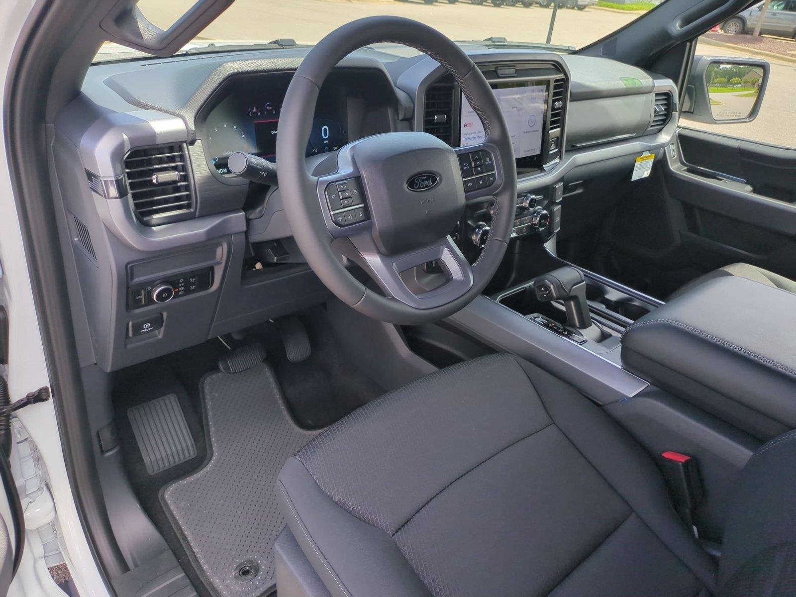New 2026 Oxford White Ford XLT image 19