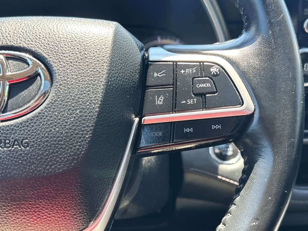 Used 2022 Gray Toyota XLE image 23