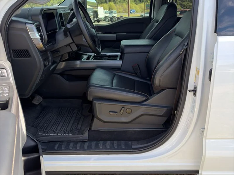 Used 2025 Oxford White Ford LARIAT image 10