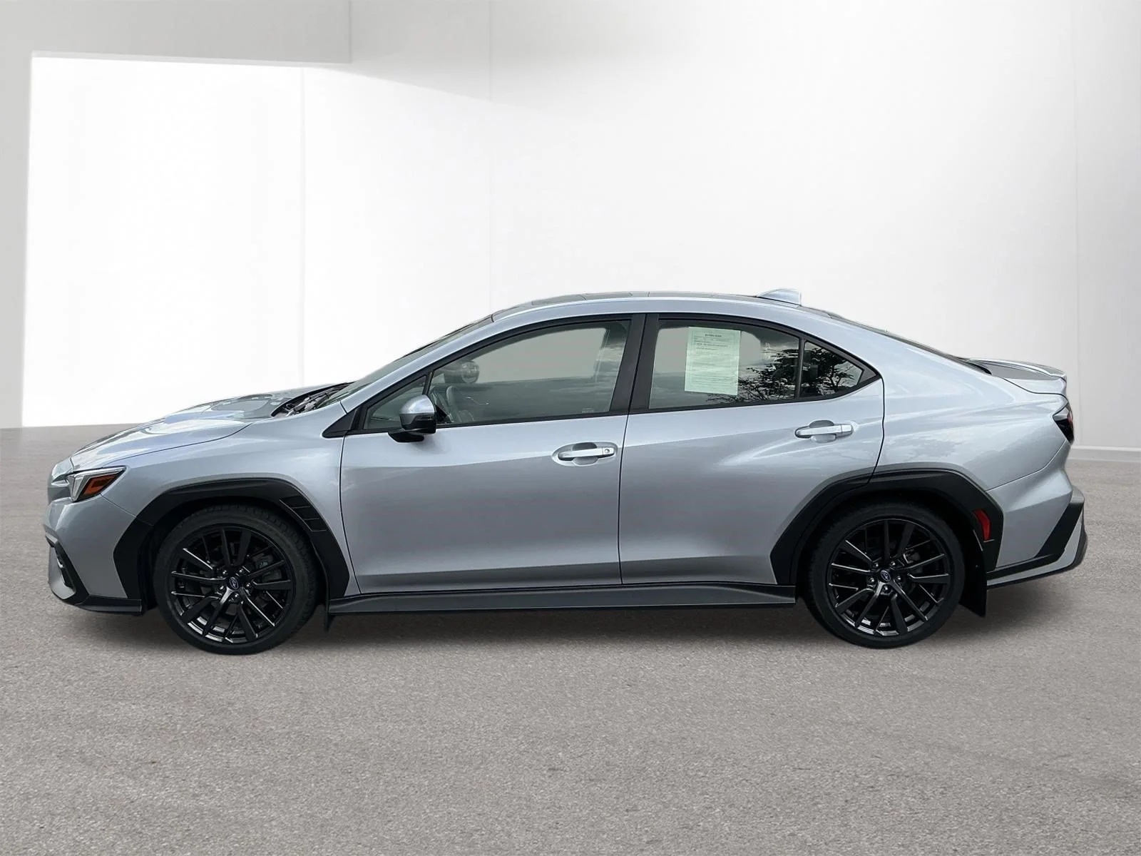 Used 2024 Ice Silver Metallic Subaru Limited image 9