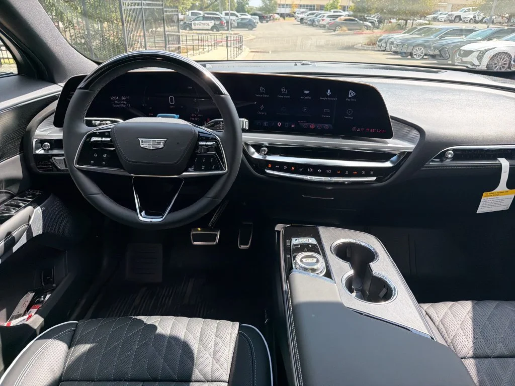 2027 Cadillac LYRIQ Signature Luxury - Photo 30