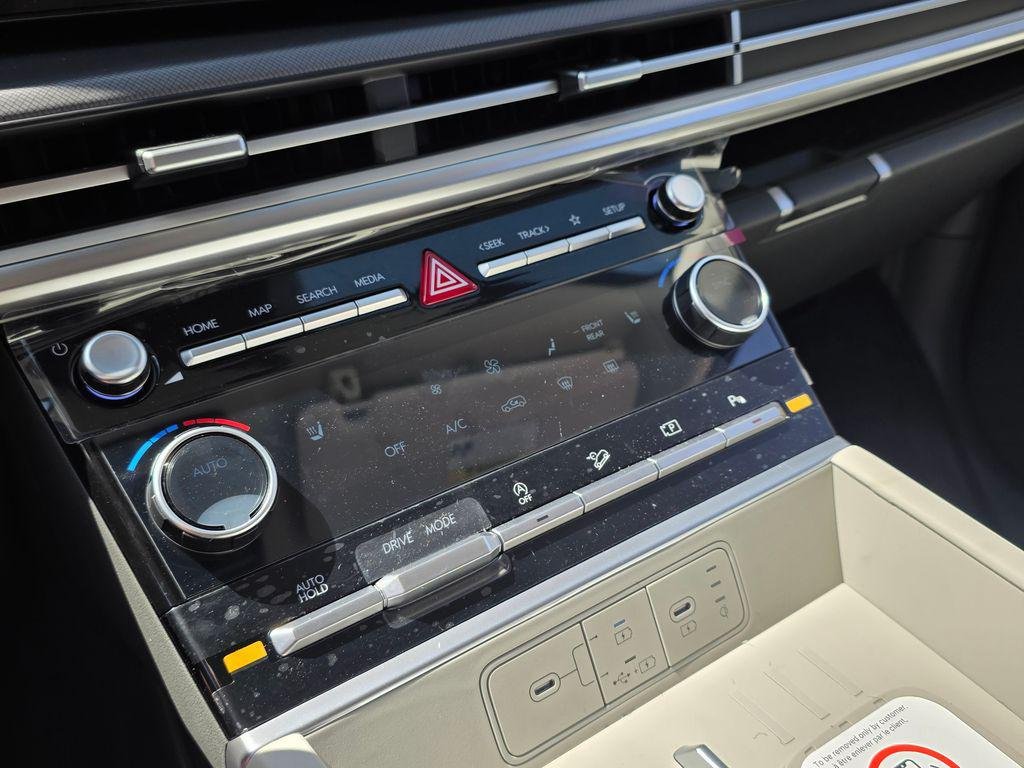 New 2026 White Hyundai SEL FWD image 28