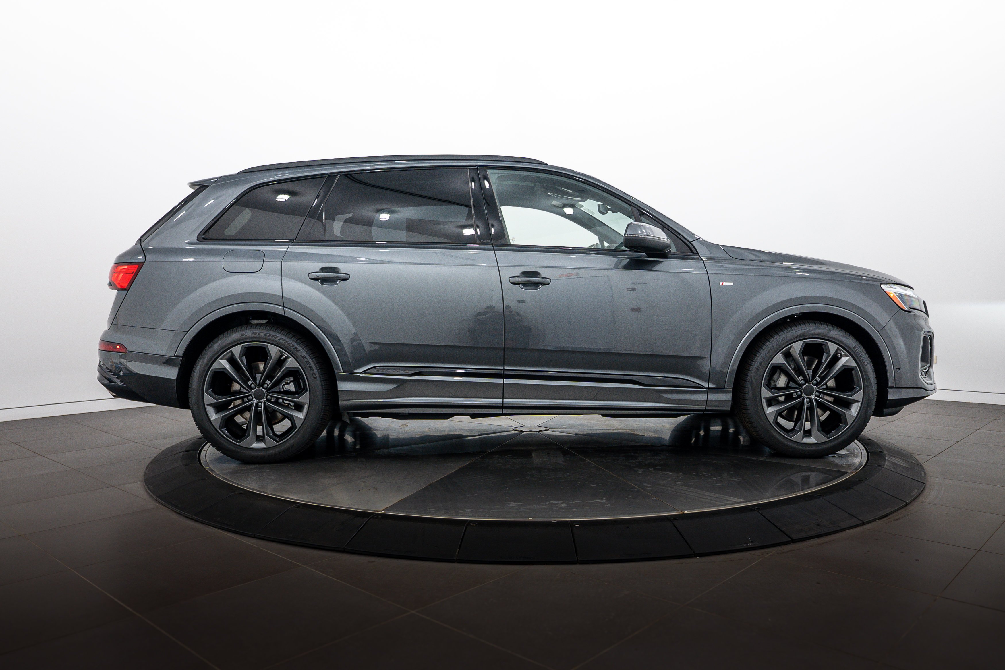 New 2026 Daytona Gray Audi S line Prestige image 3