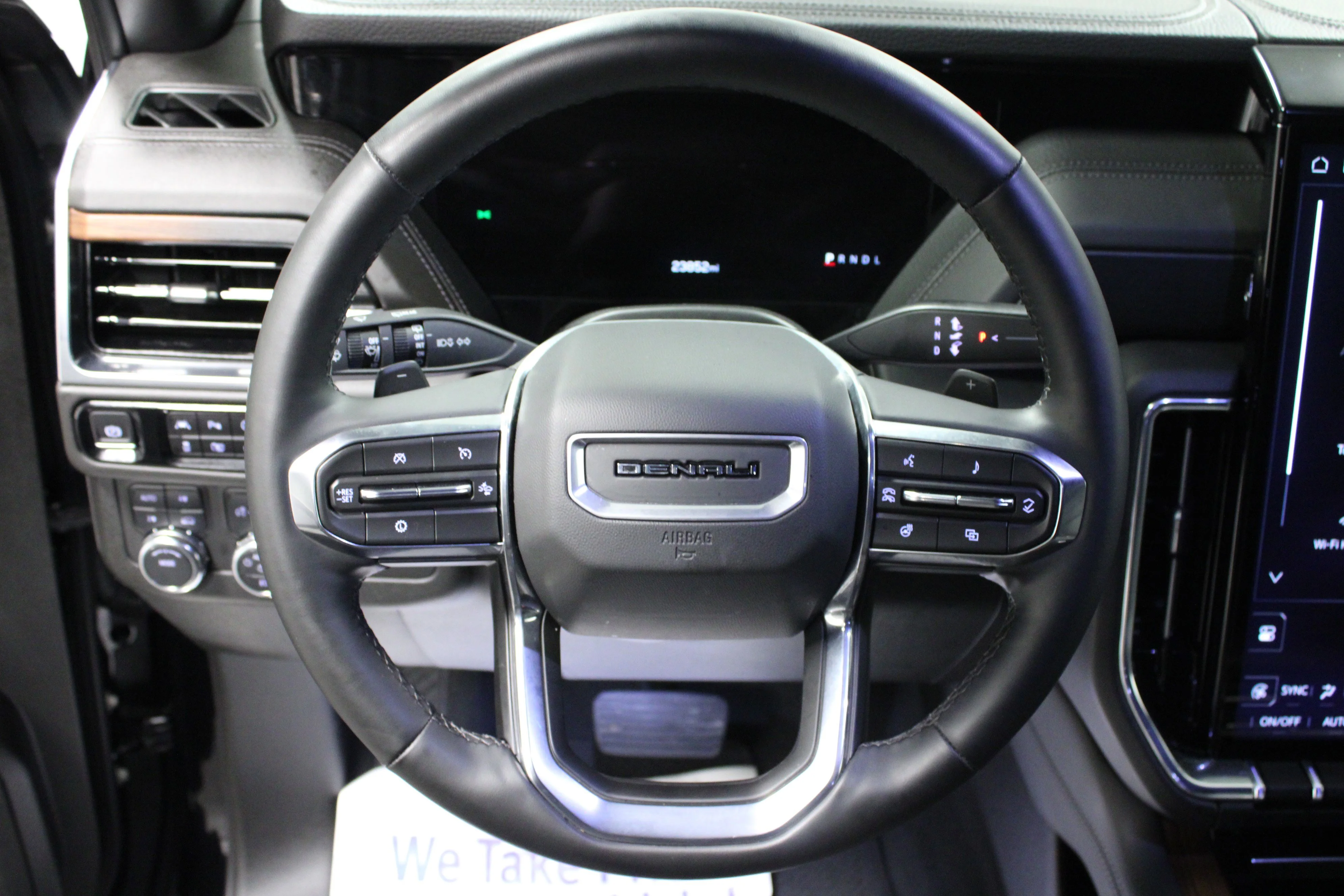 Used 2025 Onyx Black GMC Denali image 18